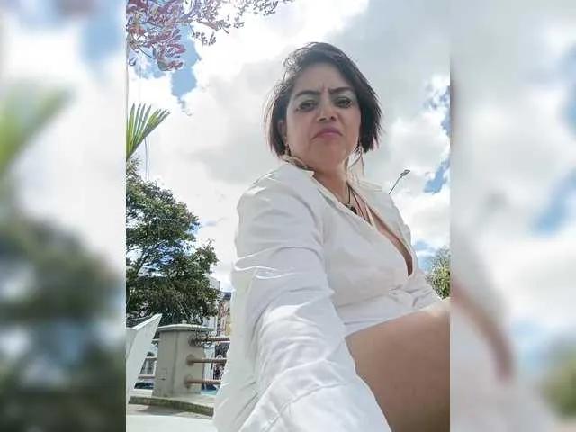 Explore AlexaBrown12, she wants to masturbate for you AlexaBrown12 from BongaCams