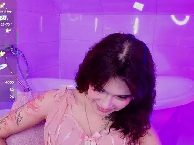 Discover CoralineJones, she wants to masturbate for you CoralineJones from BongaCams