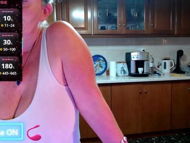 JennaDeluxe from BongaCams