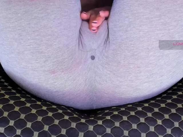 Kira-Kell from BongaCams