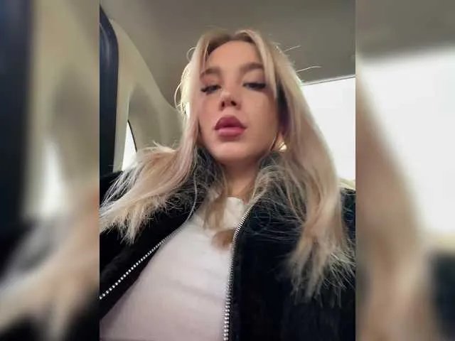 maksisisia from BongaCams