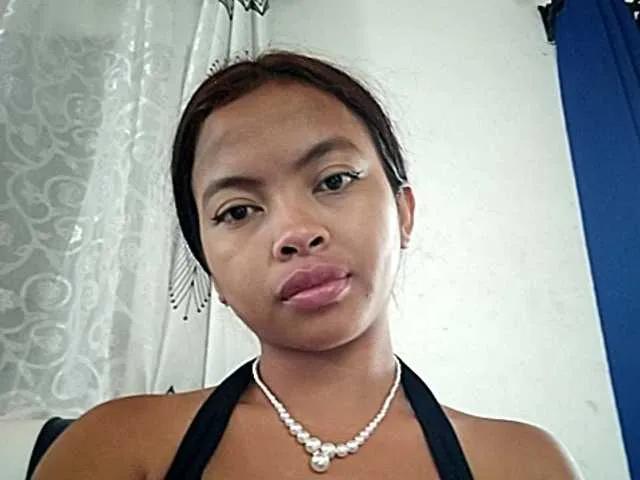 Join RIKEZ, she wants to masturbate for you RIKEZ from BongaCams