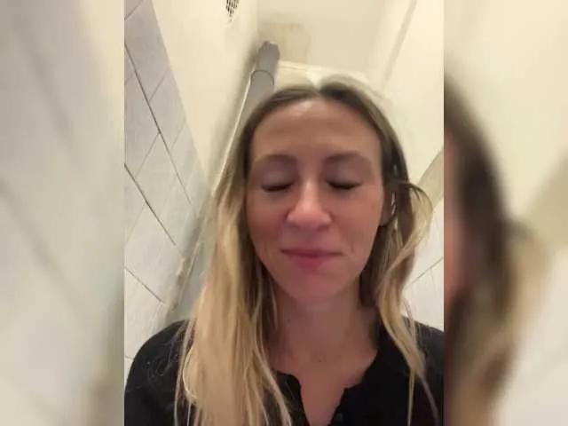 Saveta from BongaCams