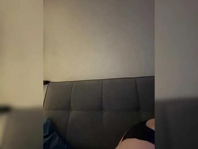 Join SweetyW-, she wants to masturbate for you SweetyW- from BongaCams