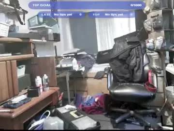 kinkybiguy14 from Chaturbate