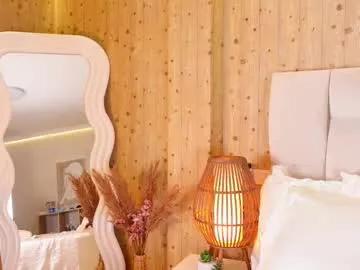 Masturbate to sexy model Kirakayleigh kirakayleigh from Chaturbate