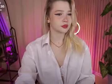 laurawifeness from Chaturbate