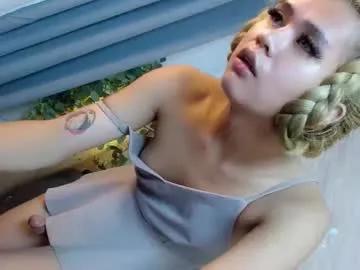 Hot Queena10 wants you to fuck zir body now queena10 from Chaturbate
