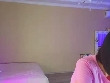 Checkout Chaturbate's Queenelia queenelia from Chaturbate