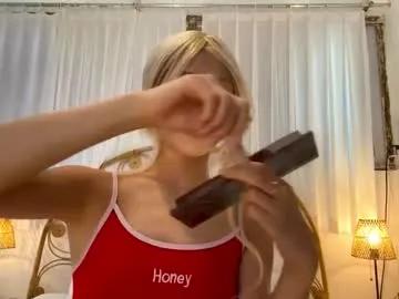 tashinadoncaster from Chaturbate