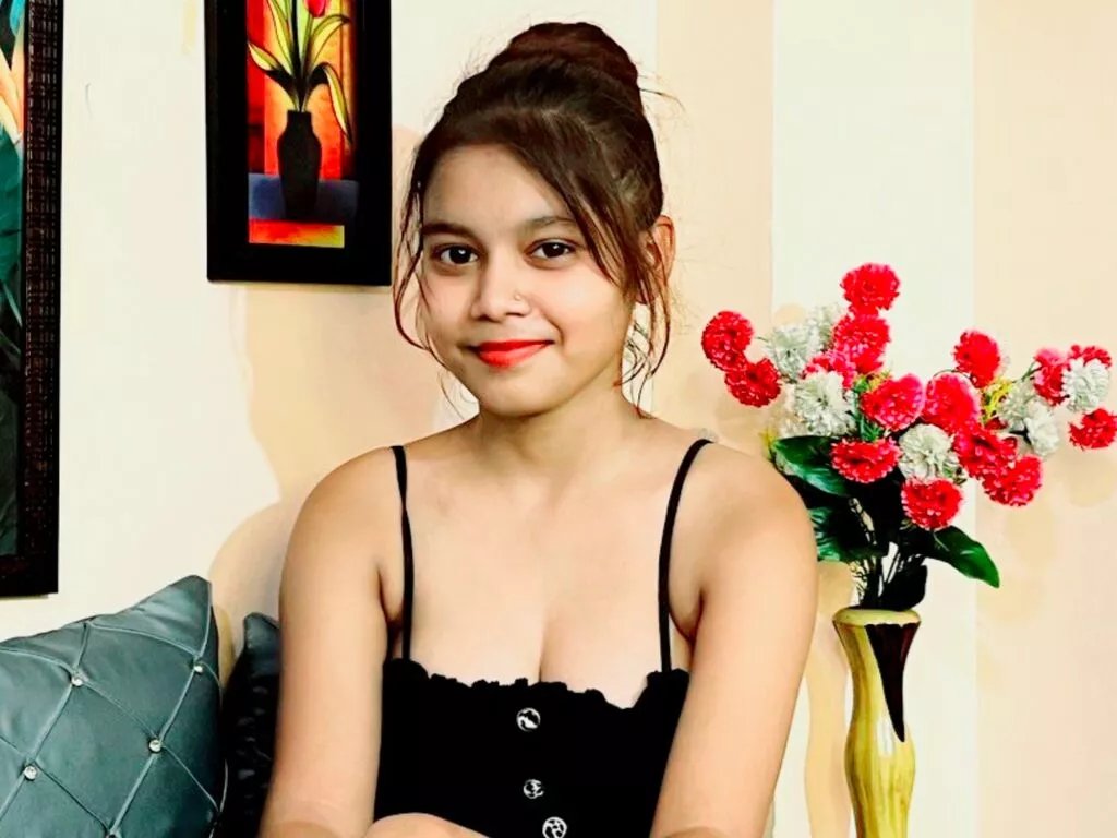 AdrianaReyez from LiveJasmin